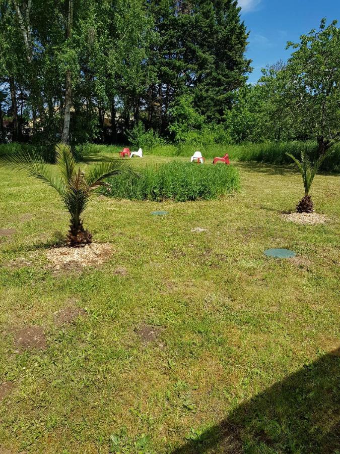 02 - Tres Joli 2 Pieces Avec 3 Lits Pouvant Accueillir Jusqu'A 5 Personnes, Situe Au Rdc Avec Entree Independante, Une Place De Parking Reservee Devant L'Entree Et Terrasse Sur L'Arriere Donnant Sur Parc Arbore, Tout Le Linge De Maison Est Fourni Razac-sur-lʼIsle المظهر الخارجي الصورة