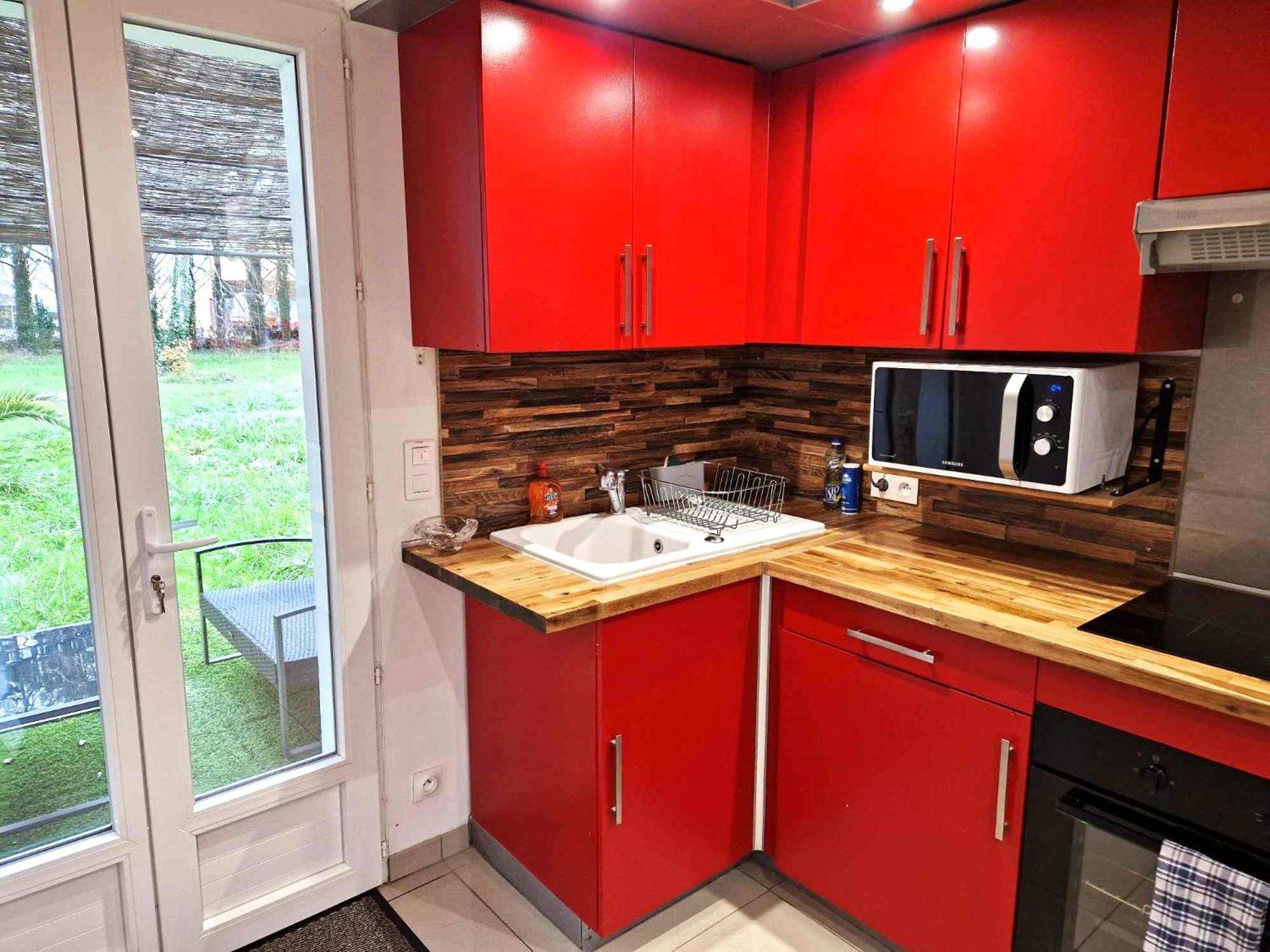 02 - Tres Joli 2 Pieces Avec 3 Lits Pouvant Accueillir Jusqu'A 5 Personnes, Situe Au Rdc Avec Entree Independante, Une Place De Parking Reservee Devant L'Entree Et Terrasse Sur L'Arriere Donnant Sur Parc Arbore, Tout Le Linge De Maison Est Fourni Razac-sur-lʼIsle المظهر الخارجي الصورة
