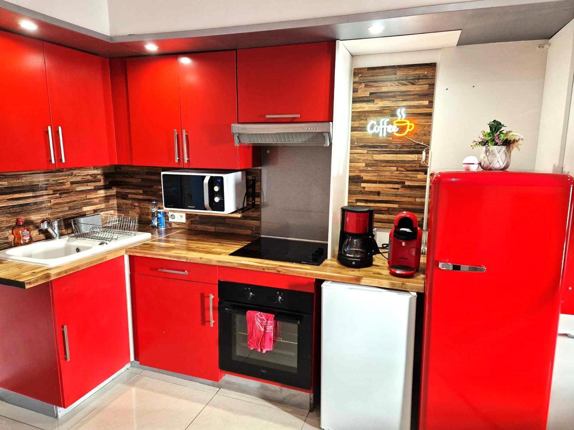 02 - Tres Joli 2 Pieces Avec 3 Lits Pouvant Accueillir Jusqu'A 5 Personnes, Situe Au Rdc Avec Entree Independante, Une Place De Parking Reservee Devant L'Entree Et Terrasse Sur L'Arriere Donnant Sur Parc Arbore, Tout Le Linge De Maison Est Fourni Razac-sur-lʼIsle المظهر الخارجي الصورة